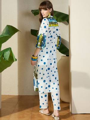 Women Floral Printed Cotton Kurta with Trousers 4