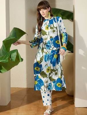 Women Floral Printed Cotton Kurta with Trousers 5