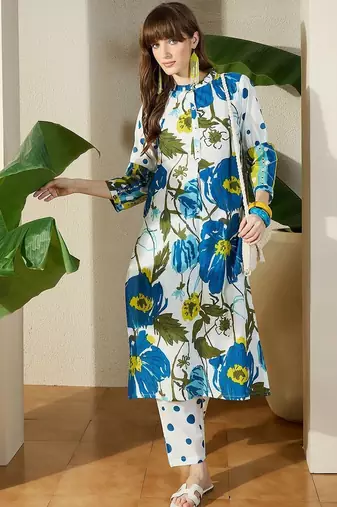 Women Floral Printed Cotton Kurta with Trousers
