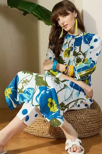 Women Floral Printed Cotton Kurta with Trousers