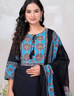 Women Floral Printed Sequinned Cotton Kurta with Trousers & With Dupatta 4