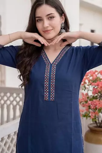 Women Ethnic Motifs Printed Cotton Kurta with Trousers & With Dupatta