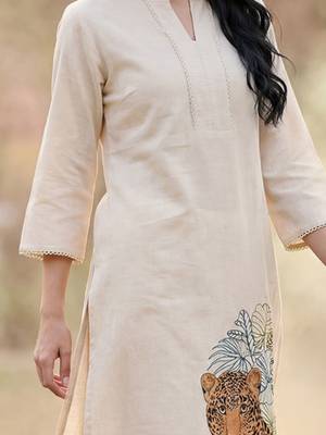Women Animal Embroidered Thread Work Cotton Kurta with Trousers 2