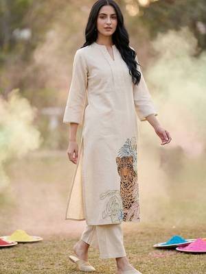 Women Animal Embroidered Thread Work Cotton Kurta with Trousers 3