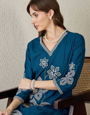 Women Floral V-Neck Embroidered Thread Work Straight Kurta Sets 2