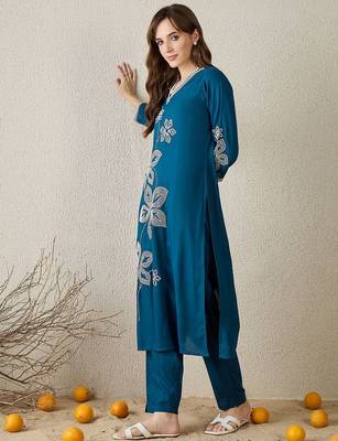 Women Floral V-Neck Embroidered Thread Work Straight Kurta Sets 3