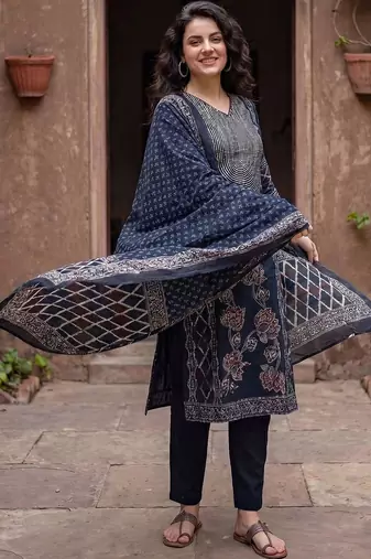 Women Floral Printed Panelled Sequinned Cotton Kurta with Trousers & With Dupatta
