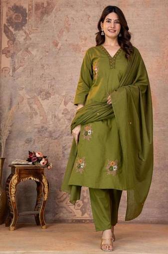 Cotton cambric straight kurti-pant-dupatta set