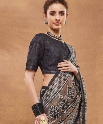 Checked silk bland saree 3