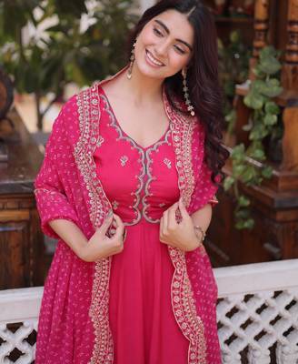 Pink beads thread embroidered mal chanderi anarkali gown set 3