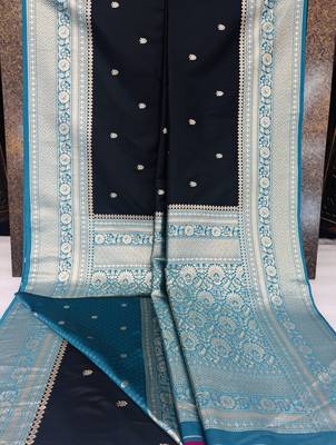 Black soft silk blend saree with zari weaving meenakari design 5