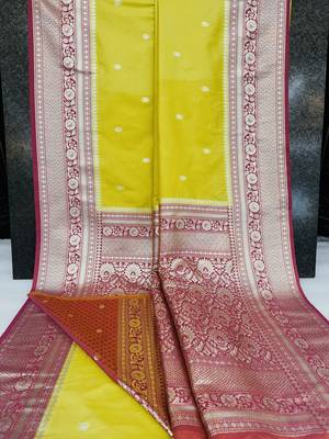 Parrot green soft silk blend saree with zari weaving meenakari design 5