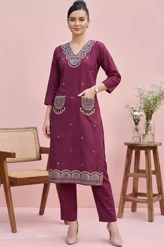 Women Ethnic Motifs Embroidered Thread Work Cotton Kurta with Trousers