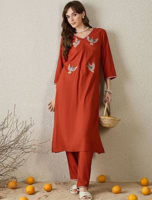 Women Ethnic Motifs Embroidered Pleated Thread Work Kurta with Trousers 1