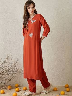 Women Ethnic Motifs Embroidered Pleated Thread Work Kurta with Trousers 3