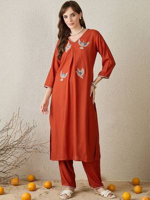 Women Ethnic Motifs Embroidered Pleated Thread Work Kurta with Trousers 5