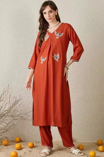 Women Ethnic Motifs Embroidered Pleated Thread Work Kurta with Trousers