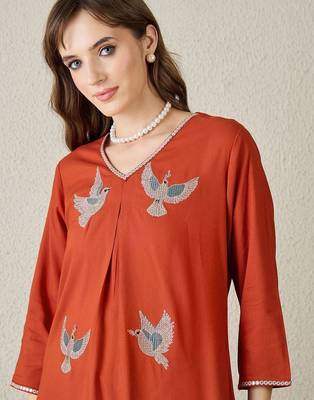 Women Ethnic Motifs Embroidered Pleated Thread Work Kurta with Trousers 6