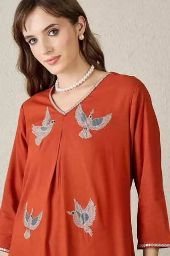 Women Ethnic Motifs Embroidered Pleated Thread Work Kurta with Trousers