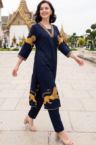 Women Ethnic Motifs Printed Kurta with Trousers