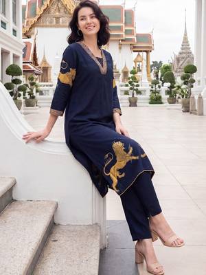 Women Ethnic Motifs Printed Kurta with Trousers 5