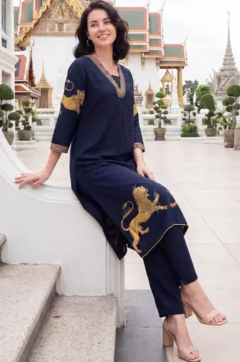 Women Ethnic Motifs Printed Kurta with Trousers