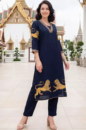 Women Ethnic Motifs Printed Kurta with Trousers