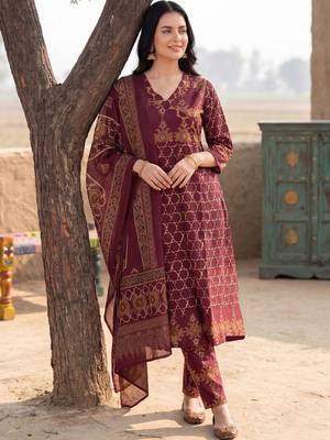 Women Printed Cotton Kurta with Trousers & With Dupatta 1