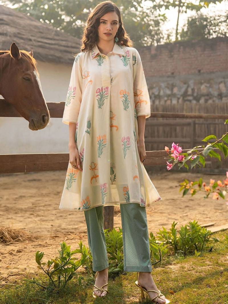 Women Floral Printed Cotton Kurta with Trousers
