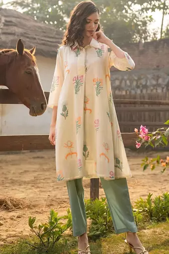 Women Floral Printed Cotton Kurta with Trousers
