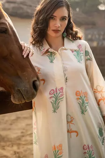 Women Floral Printed Cotton Kurta with Trousers