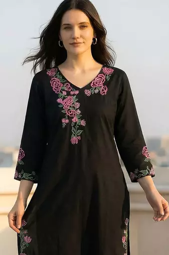 Women Floral Embroidered Thread Work Cotton Kurta with Trousers