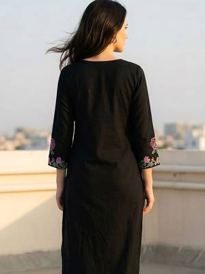 Women Floral Embroidered Thread Work Cotton Kurta with Trousers 5
