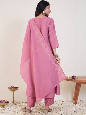 Floral Embroidered Thread Work A-Line Kurta & Trousers With Dupatta 3