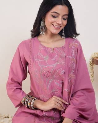 Floral Embroidered Thread Work A-Line Kurta & Trousers With Dupatta 5