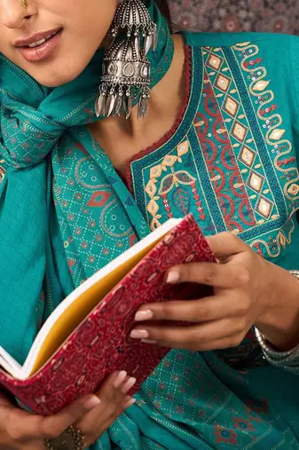 Women Embroidered Straight Kurta Trousers With Dupatta Set