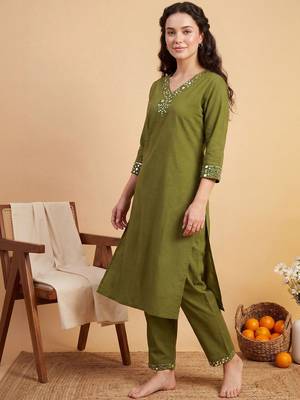 Women Mirror Work Kurta with Trousers 1