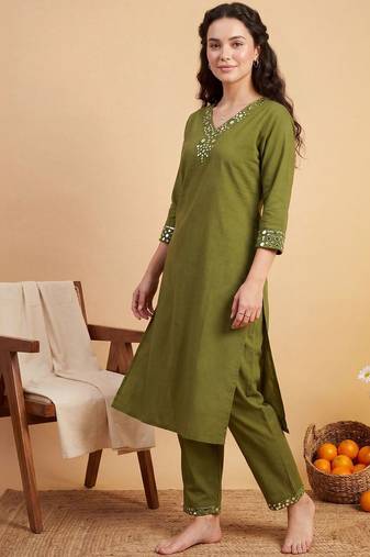 Women Mirror Work Kurta with Trousers