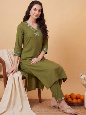 Women Mirror Work Kurta with Trousers 5