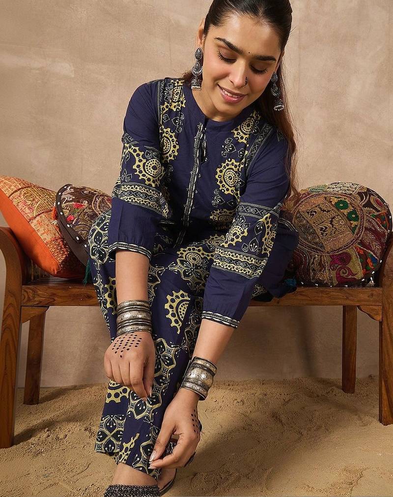 Women Ethnic Motifs Printed Cotton Kurta with Trousers