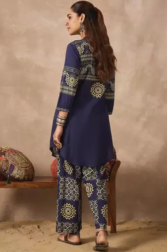 Women Ethnic Motifs Printed Cotton Kurta with Trousers