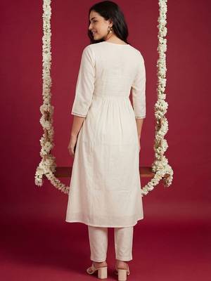 Women Floral Embroidered Empire Thread Work Cotton Kurta with Trousers 3