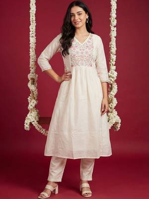 Women Floral Embroidered Empire Thread Work Cotton Kurta with Trousers 5