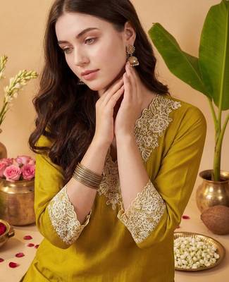 Women Ethnic Motifs Embroidered Thread Work Kurta With Trousers & Dupatta 2