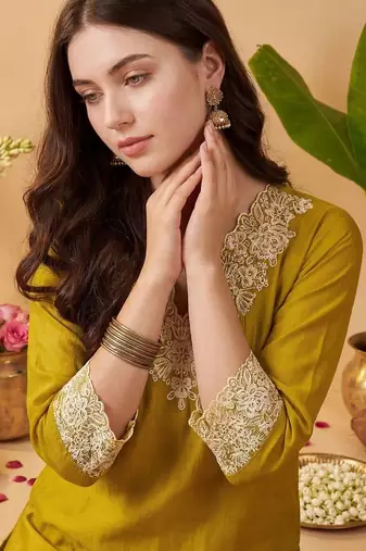 Women Ethnic Motifs Embroidered Thread Work Kurta With Trousers & Dupatta