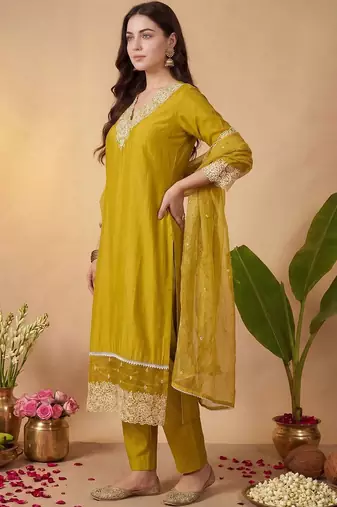 Women Ethnic Motifs Embroidered Thread Work Kurta With Trousers & Dupatta