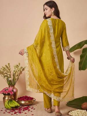 Women Ethnic Motifs Embroidered Thread Work Kurta With Trousers & Dupatta 4