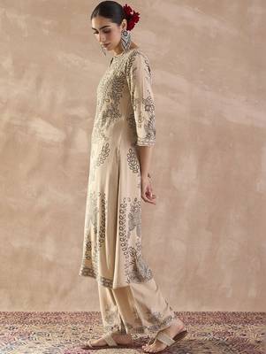Women Ethnic Motifs Printed Sequinned Kurta with Trousers 4