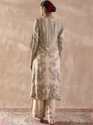 Women Ethnic Motifs Printed Sequinned Kurta with Trousers 6