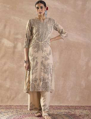 Women Ethnic Motifs Printed Sequinned Kurta with Trousers 7